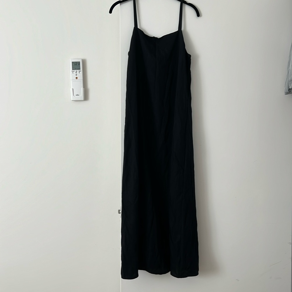Everlane  The Satin Square-Neck Slip Dress black
